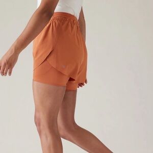 NWOT ATHLETA Mile high marker  2 in 1 short